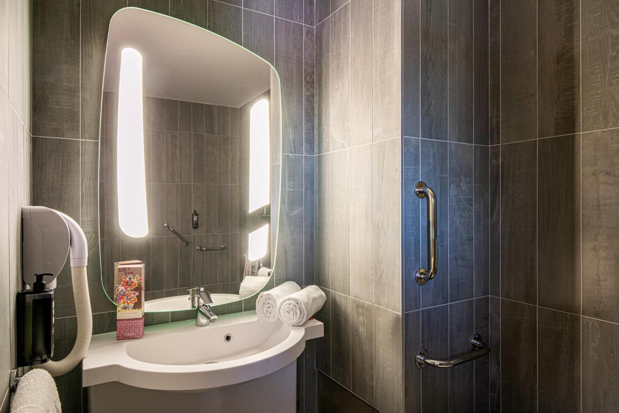 Ibis Manosque Cadarache Hotell Exteriör bild