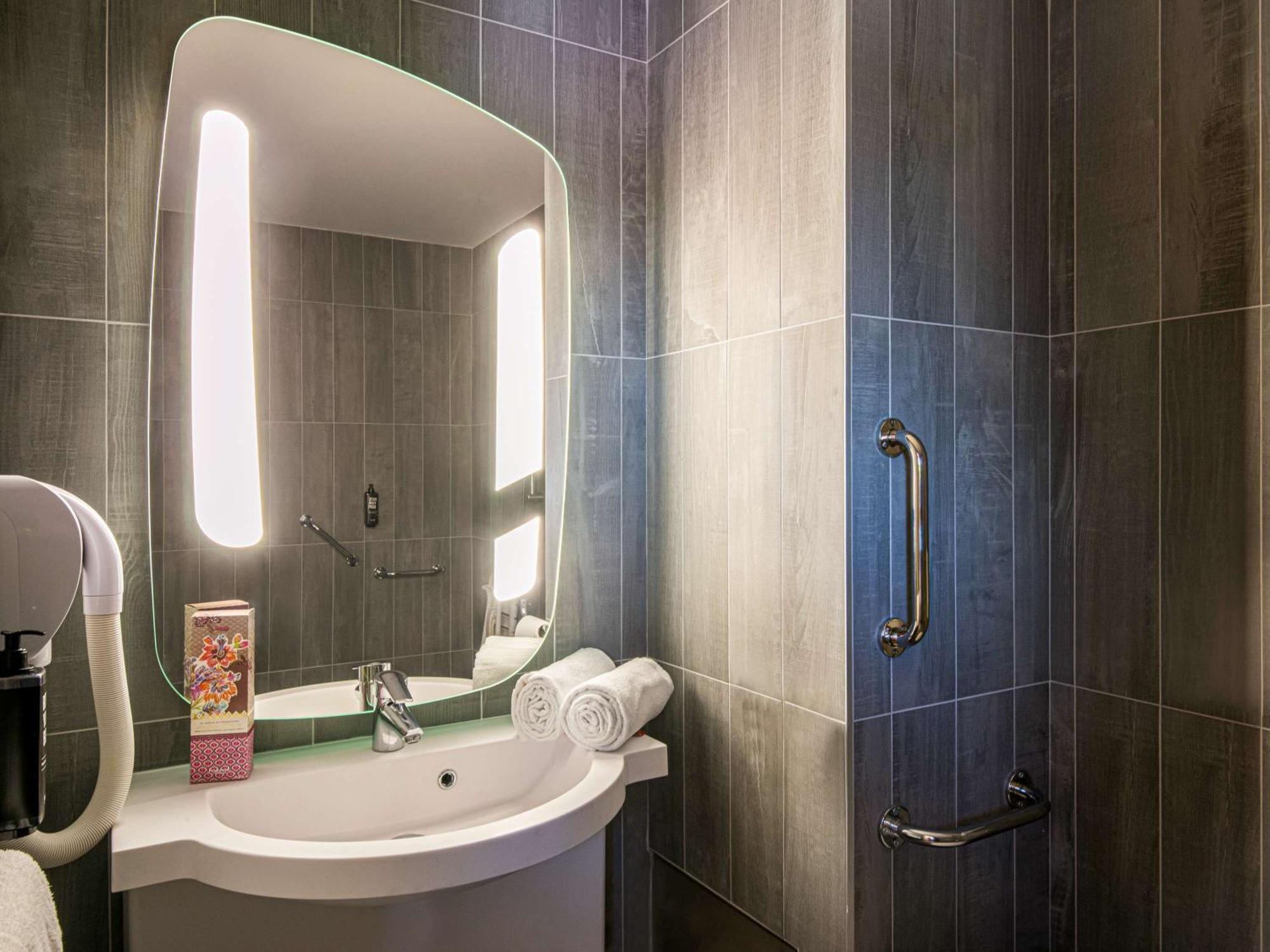 Ibis Manosque Cadarache Hotell Exteriör bild